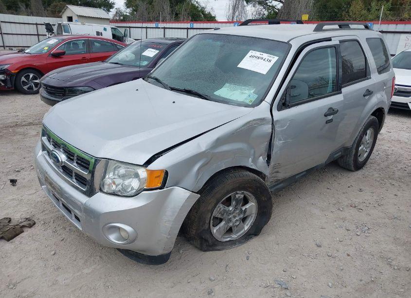 Photo 2 of 2012 Ford Escape XLT (VIN 1FMCU0D70CKB80836)