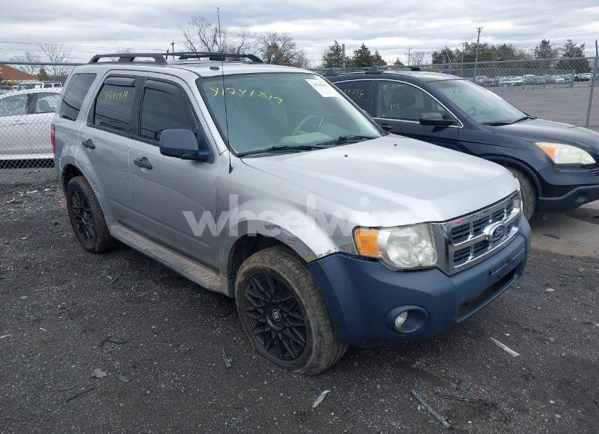 2010 Ford Escape XLT (VIN 1FMCU0D71AKA55843) main photo