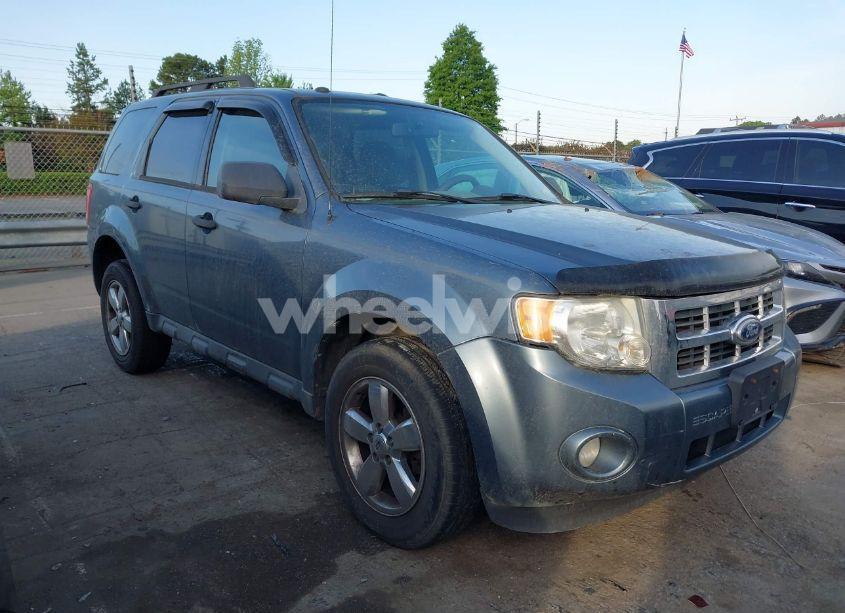 2010 Ford Escape XLT (VIN 1FMCU0D71AKB02174) main photo