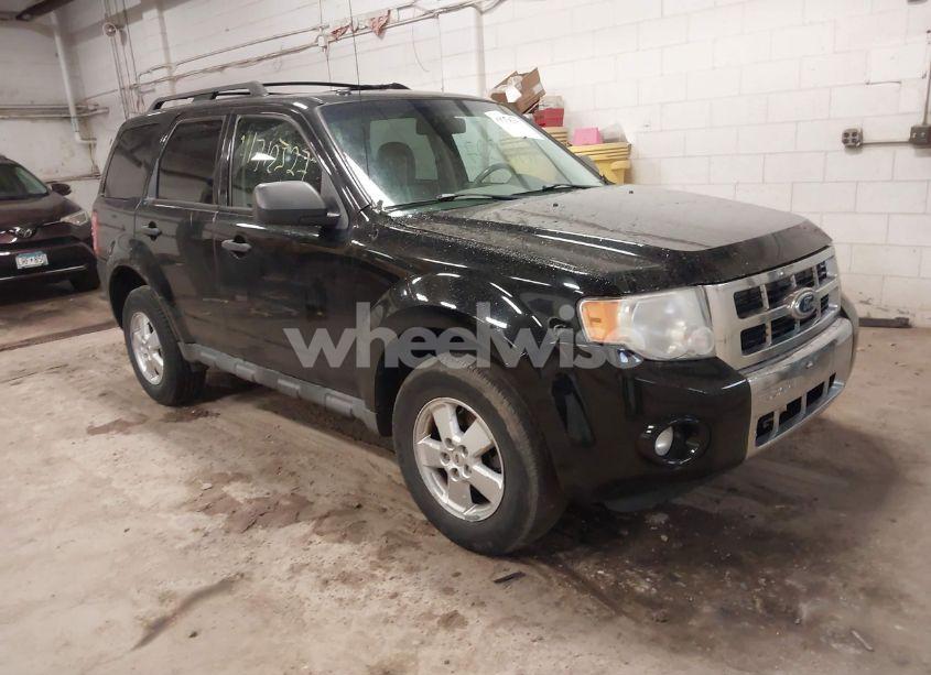 2010 Ford Escape XLT (VIN 1FMCU0D71AKC61017) main photo