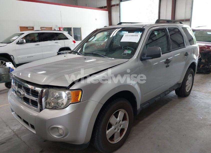 Photo 2 of 2010 Ford Escape XLT (VIN 1FMCU0D71AKD18929)