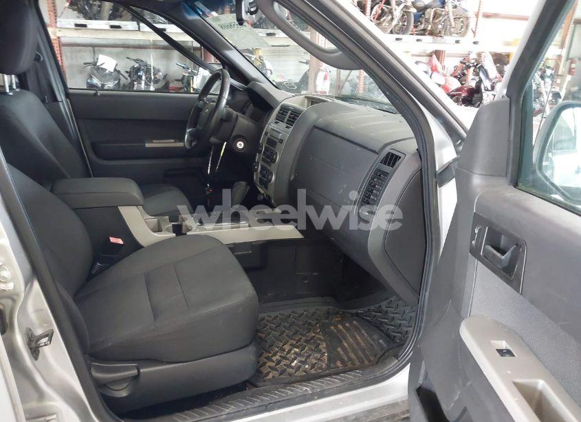 Photo 5 of 2010 Ford Escape XLT (VIN 1FMCU0D71AKD18929)