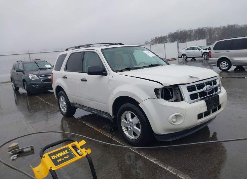 2011 Ford Escape XLT (VIN 1FMCU0D71BKA13481) main photo