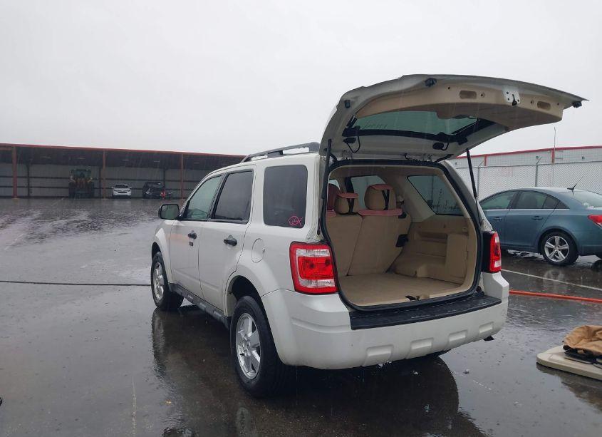 Photo 3 of 2011 Ford Escape XLT (VIN 1FMCU0D71BKA13481)