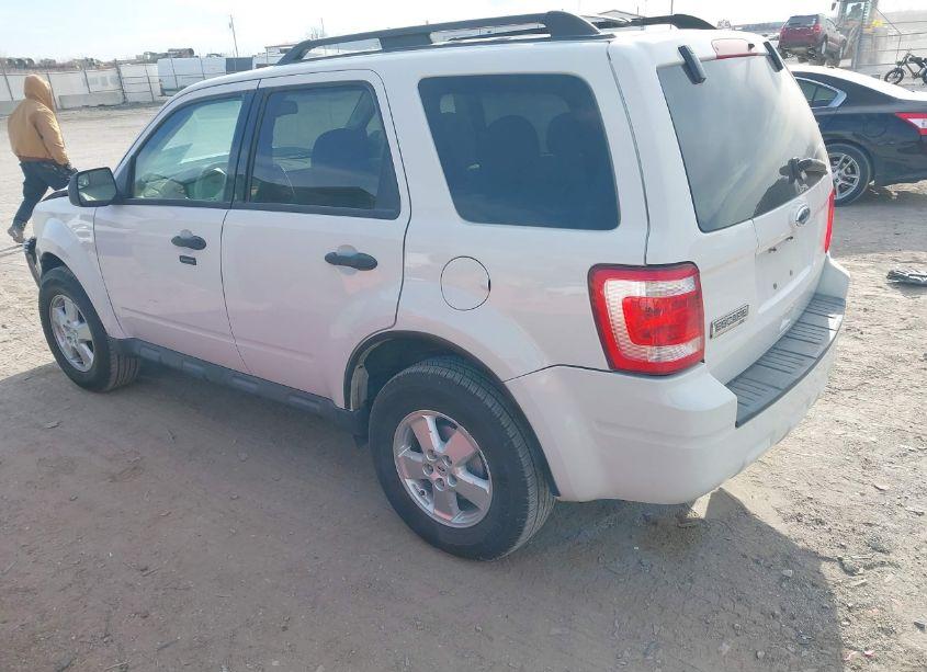 Photo 3 of 2010 Ford Escape XLT (VIN 1FMCU0D72AKA32832)