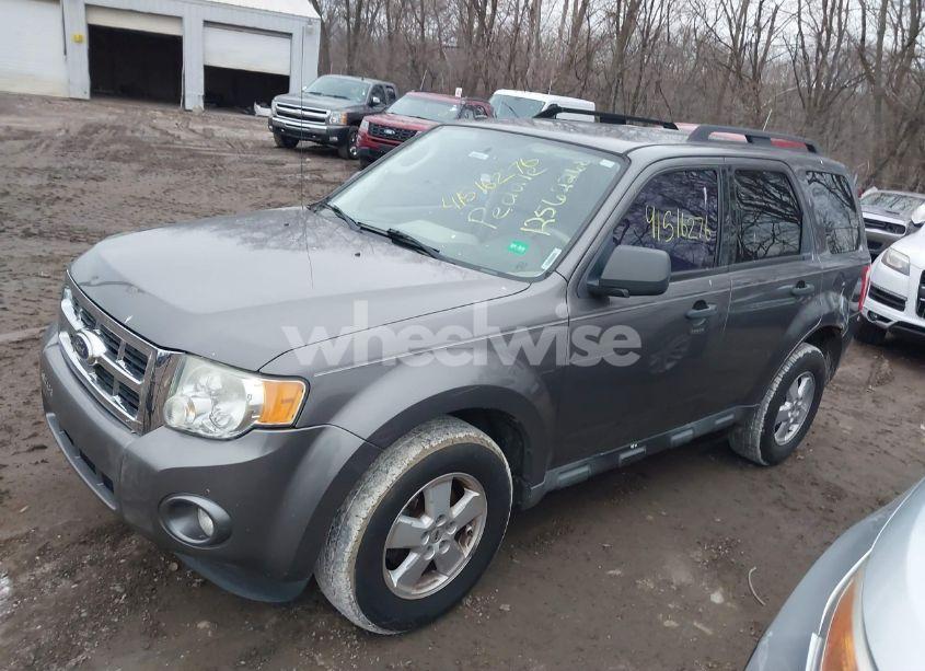 Photo 2 of 2010 Ford Escape XLT (VIN 1FMCU0D72AKB51352)