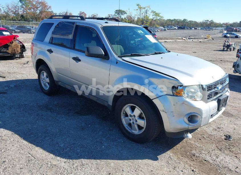 2010 Ford Escape XLT (VIN 1FMCU0D72AKC25479) main photo