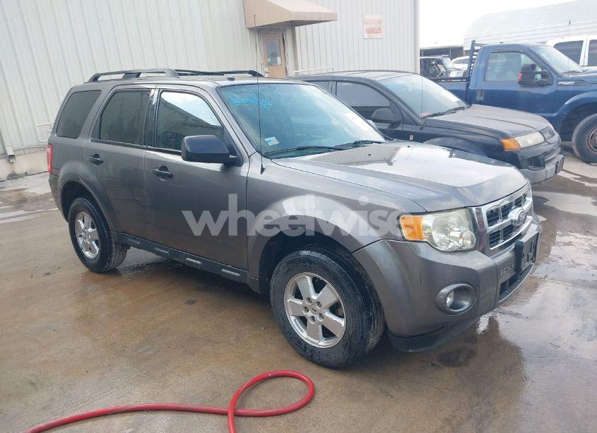 2010 Ford Escape XLT (VIN 1FMCU0D72AKD33262) main photo