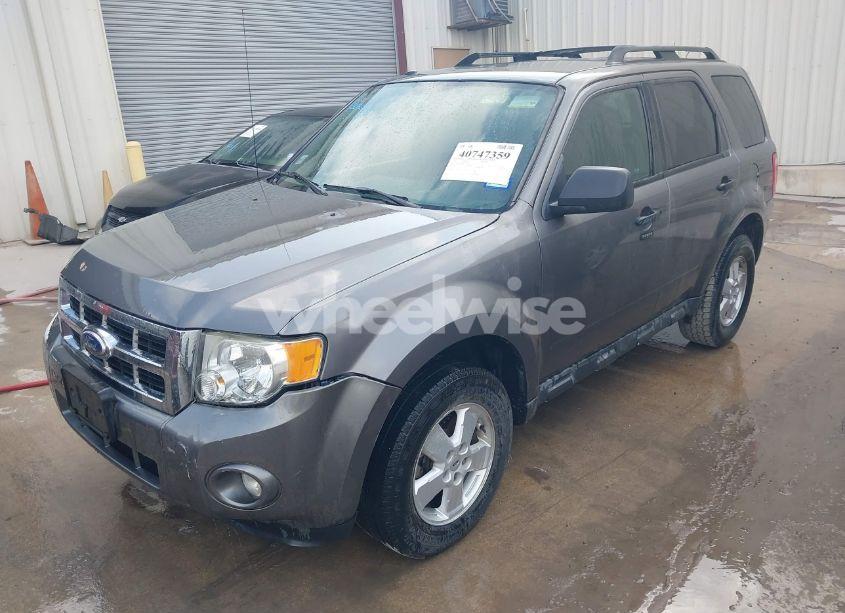 Photo 2 of 2010 Ford Escape XLT (VIN 1FMCU0D72AKD33262)