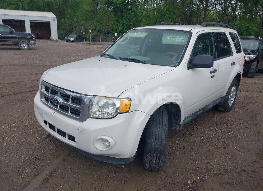 Photo 2 of 2011 Ford Escape XLT (VIN 1FMCU0D72BKA15577)