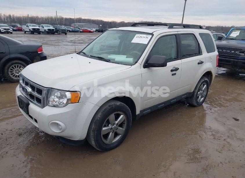 Photo 2 of 2011 Ford Escape XLT (VIN 1FMCU0D72BKA21282)