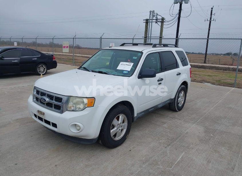 Photo 2 of 2011 Ford Escape XLT (VIN 1FMCU0D72BKB47982)