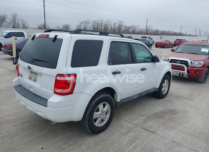 Photo 4 of 2011 Ford Escape XLT (VIN 1FMCU0D72BKB47982)