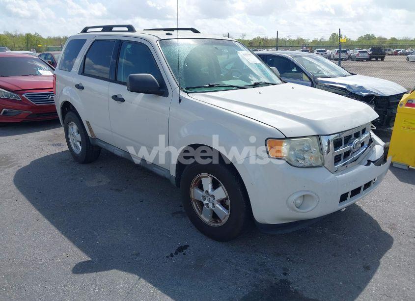 2010 Ford Escape XLT (VIN 1FMCU0D73AKB20336) main photo