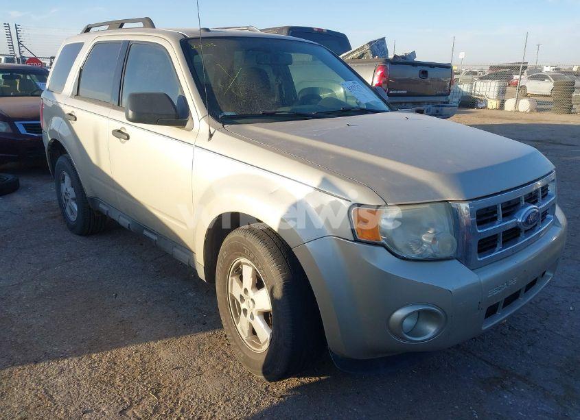 2010 Ford Escape XLT (VIN 1FMCU0D74AKA07950) main photo