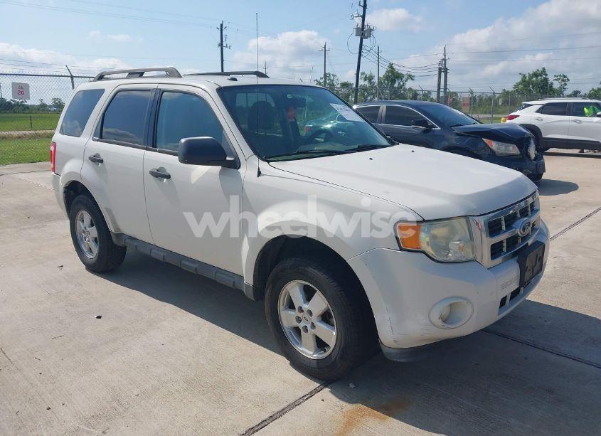 2010 Ford Escape XLT (VIN 1FMCU0D74AKA93423) main photo