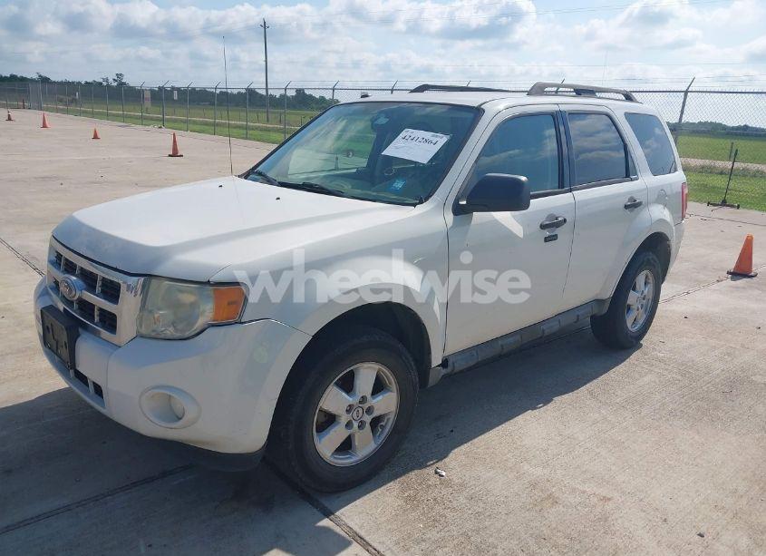 Photo 2 of 2010 Ford Escape XLT (VIN 1FMCU0D74AKA93423)