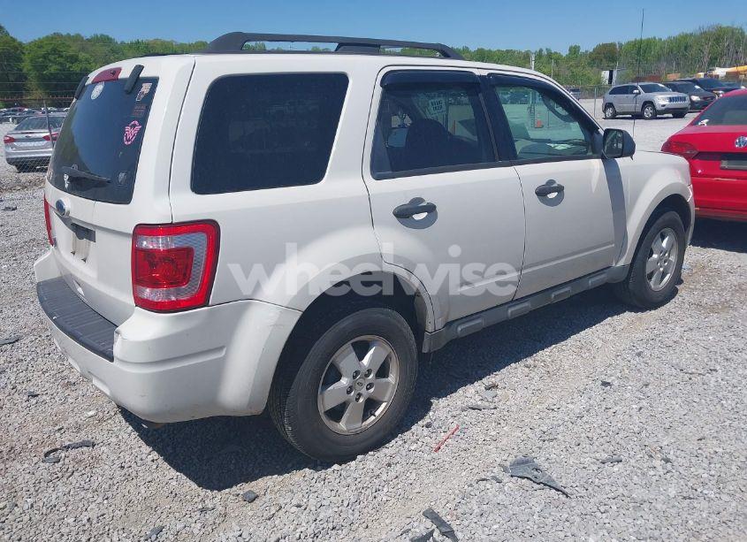 Photo 4 of 2010 Ford Escape XLT (VIN 1FMCU0D74AKC67975)