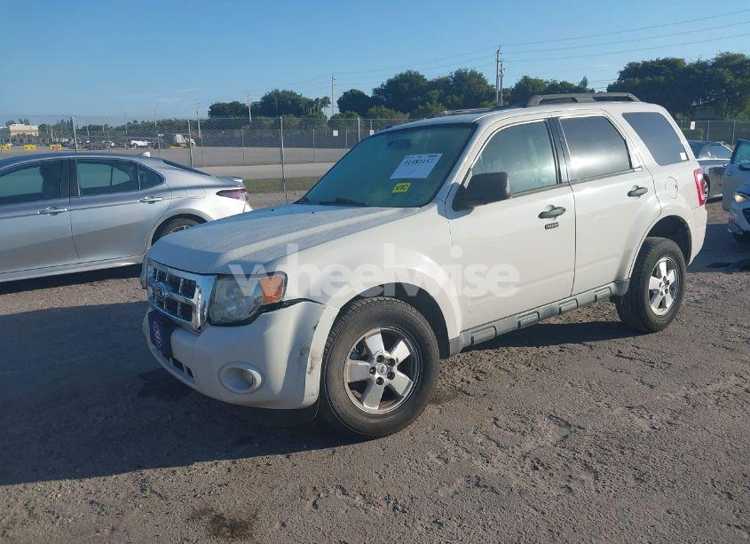 Photo 2 of 2011 Ford Escape XLT (VIN 1FMCU0D74BKA51187)