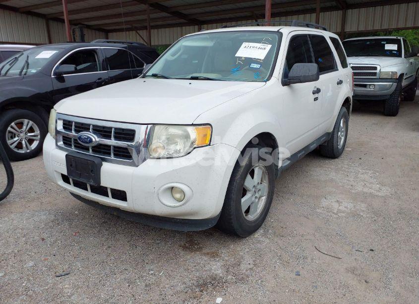 Photo 2 of 2011 Ford Escape XLT (VIN 1FMCU0D74BKB27877)