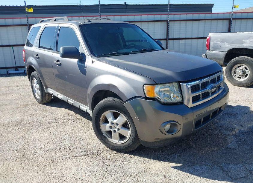 2010 Ford Escape XLT (VIN 1FMCU0D75AKA29956) main photo