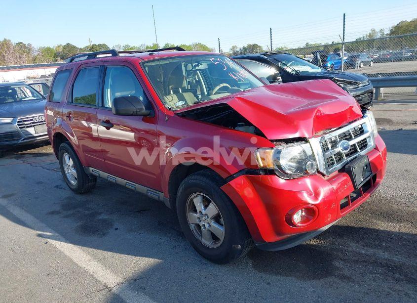 2010 Ford Escape XLT (VIN 1FMCU0D75AKA53111) main photo