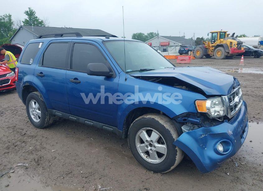 2010 Ford Escape XLT (VIN 1FMCU0D75AKA95245) main photo