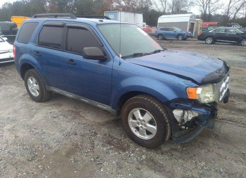 2010 Ford Escape XLT (VIN 1FMCU0D75AKB11573) main photo