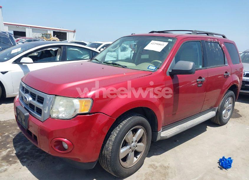 Photo 2 of 2010 Ford Escape XLT (VIN 1FMCU0D75AKB53385)