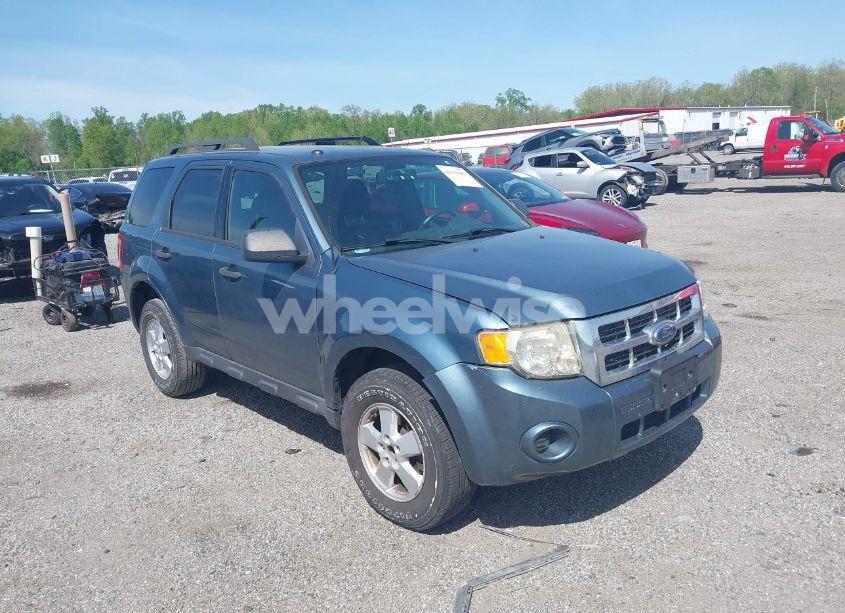 2010 Ford Escape XLT (VIN 1FMCU0D75AKB56335) main photo