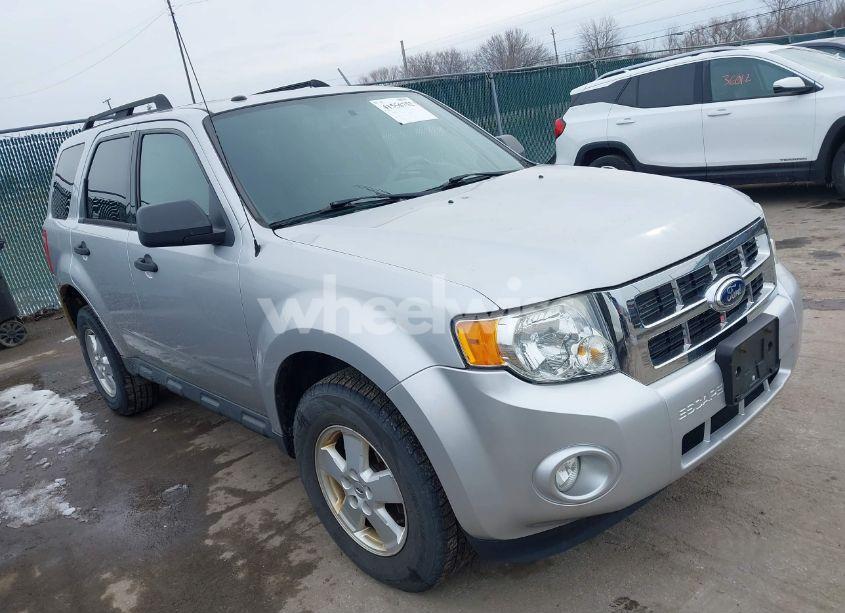 2010 Ford Escape XLT (VIN 1FMCU0D75AKC63868) main photo
