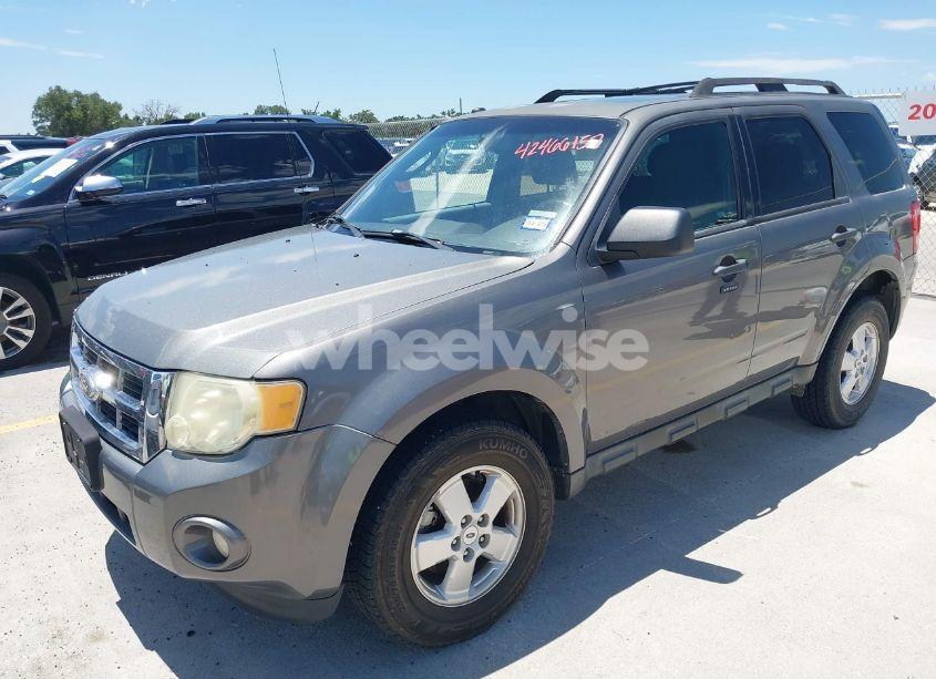 Photo 2 of 2011 Ford Escape XLT (VIN 1FMCU0D75BKA14262)