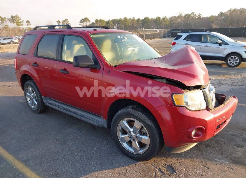 2011 Ford Escape XLT (VIN 1FMCU0D75BKB09582) main photo