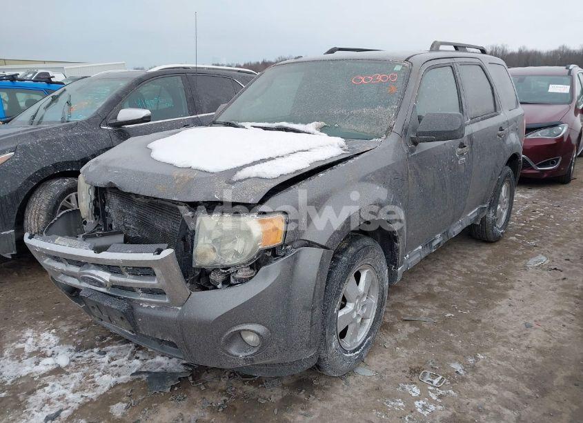 Photo 2 of 2010 Ford Escape XLT (VIN 1FMCU0D76AKA42828)