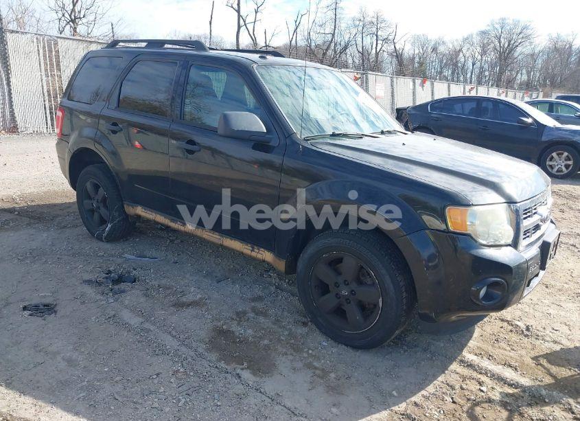 2010 Ford Escape XLT (VIN 1FMCU0D76AKA69379) main photo
