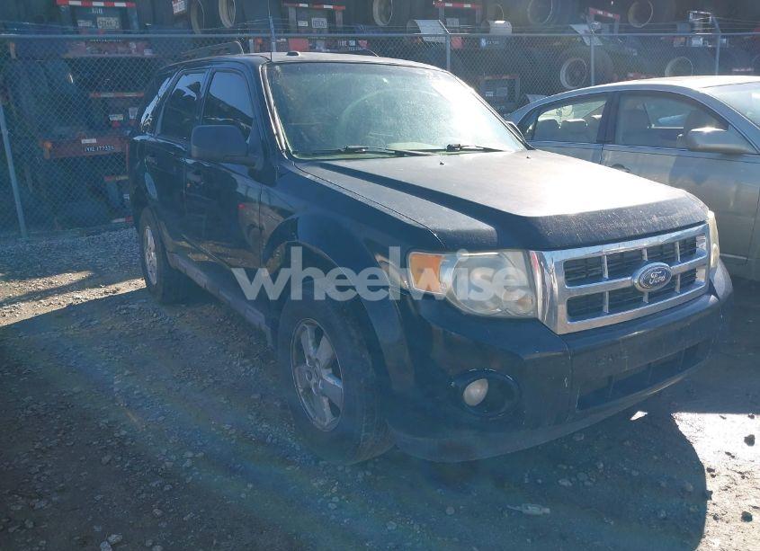 2010 Ford Escape XLT (VIN 1FMCU0D76AKB11680) main photo