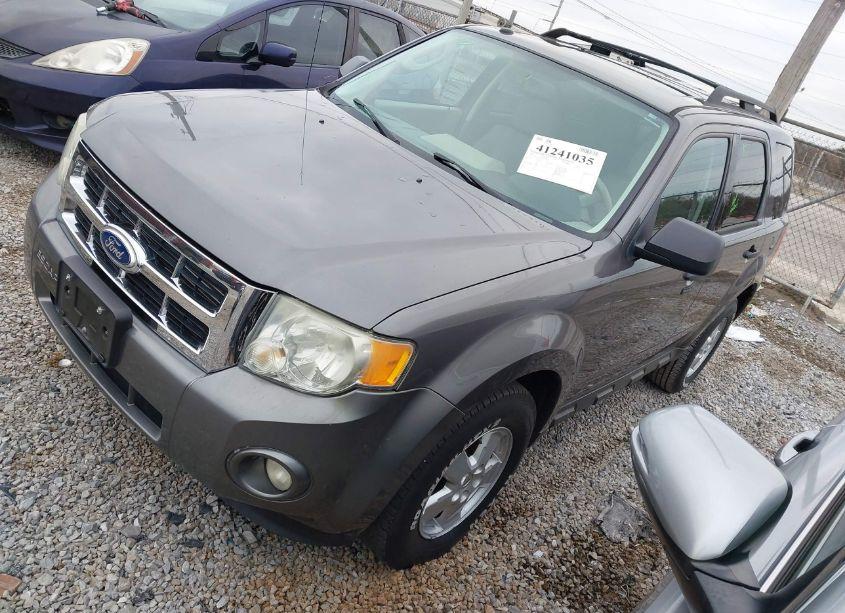 Photo 2 of 2010 Ford Escape XLT (VIN 1FMCU0D76AKC75737)