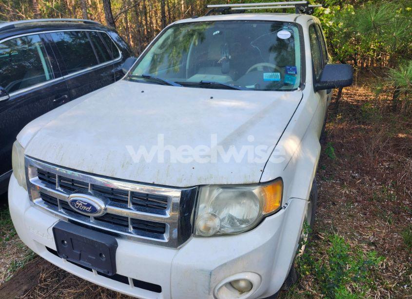 Photo 2 of 2011 Ford Escape (VIN 1FMCU0D76BKA12200)