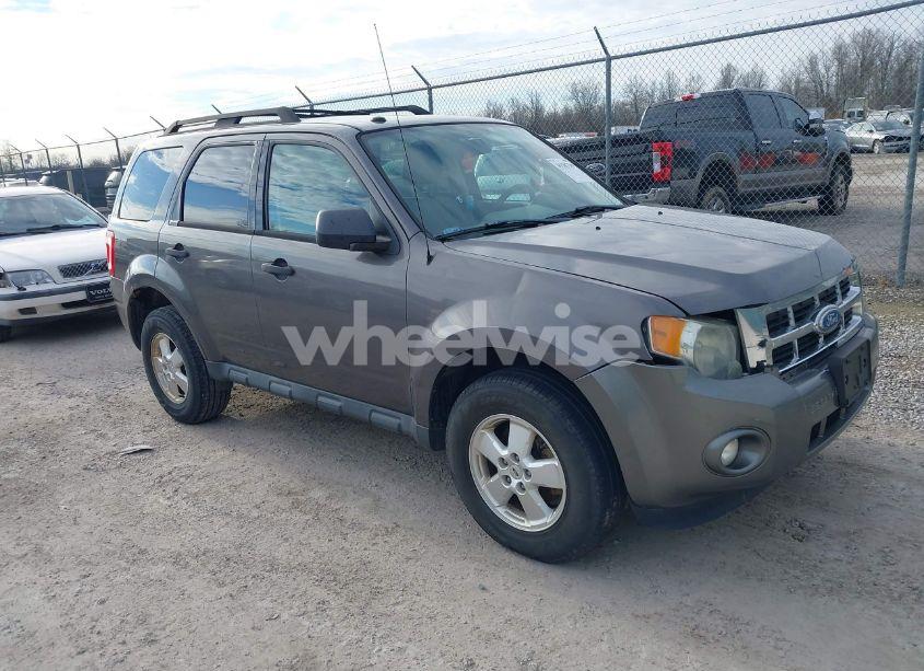 2011 Ford Escape XLT (VIN 1FMCU0D76BKA73451) main photo