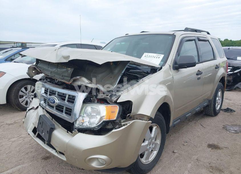 Photo 2 of 2011 Ford Escape XLT (VIN 1FMCU0D76BKB02169)