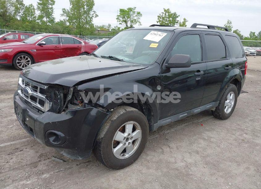 Photo 2 of 2010 Ford Escape XLT (VIN 1FMCU0D77AKA11703)