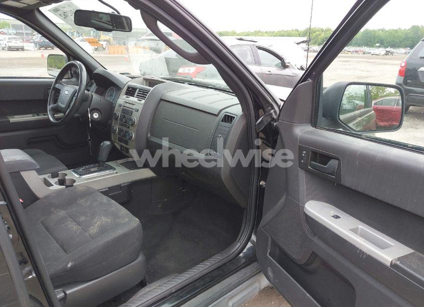 Photo 5 of 2010 Ford Escape XLT (VIN 1FMCU0D77AKA11703)