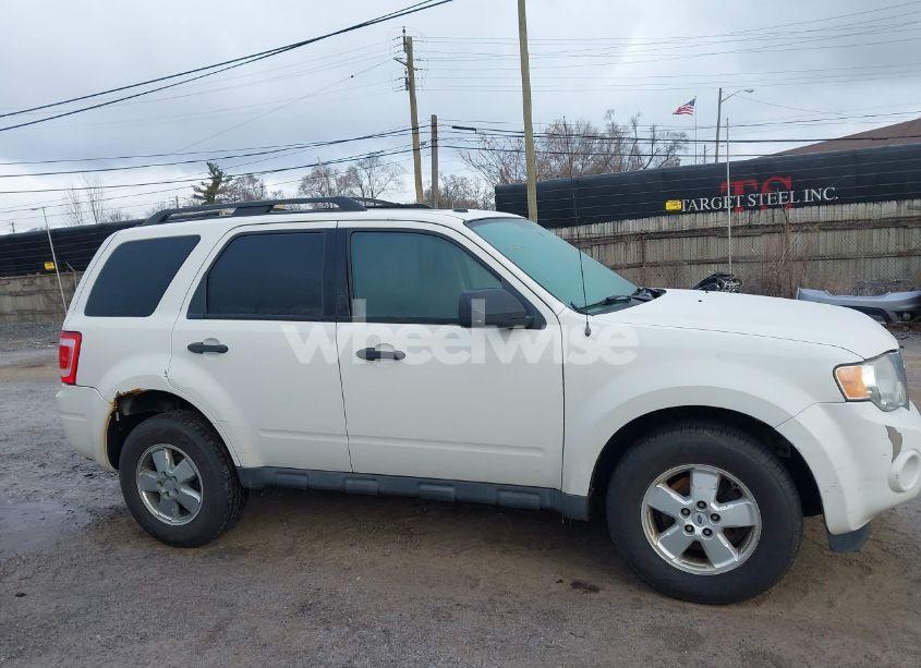 Photo 13 of 2010 Ford Escape XLT (VIN 1FMCU0D77AKA31935)