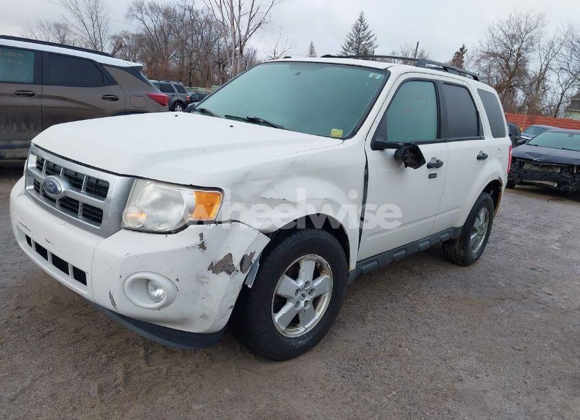 Photo 2 of 2010 Ford Escape XLT (VIN 1FMCU0D77AKA31935)