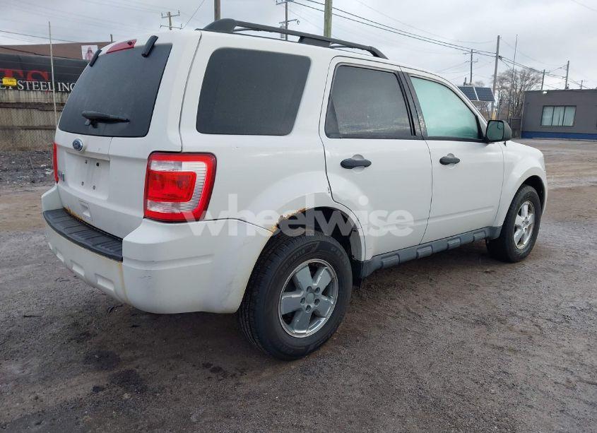 Photo 4 of 2010 Ford Escape XLT (VIN 1FMCU0D77AKA31935)