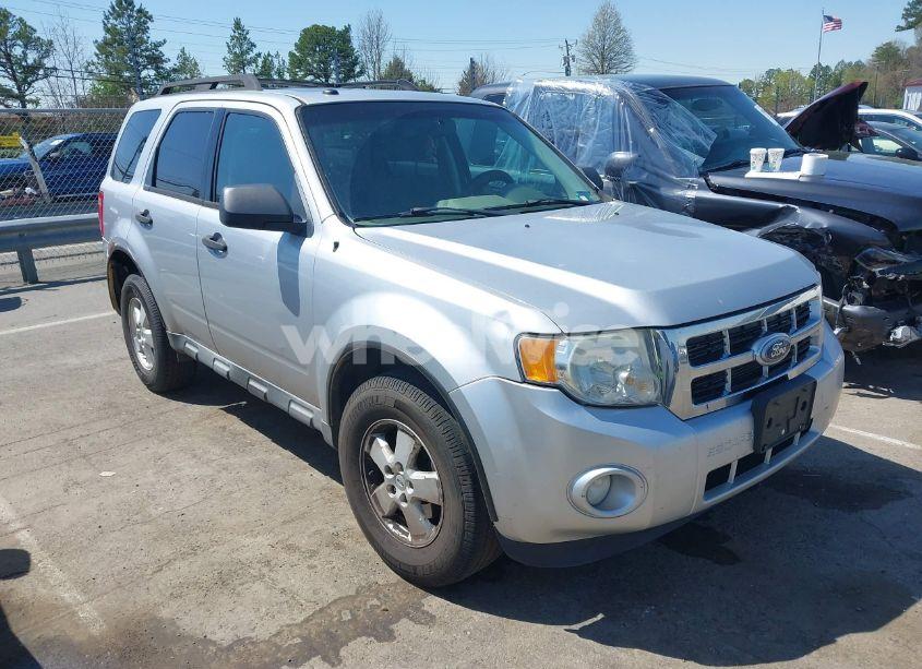 2010 Ford Escape XLT (VIN 1FMCU0D77AKB31632) main photo