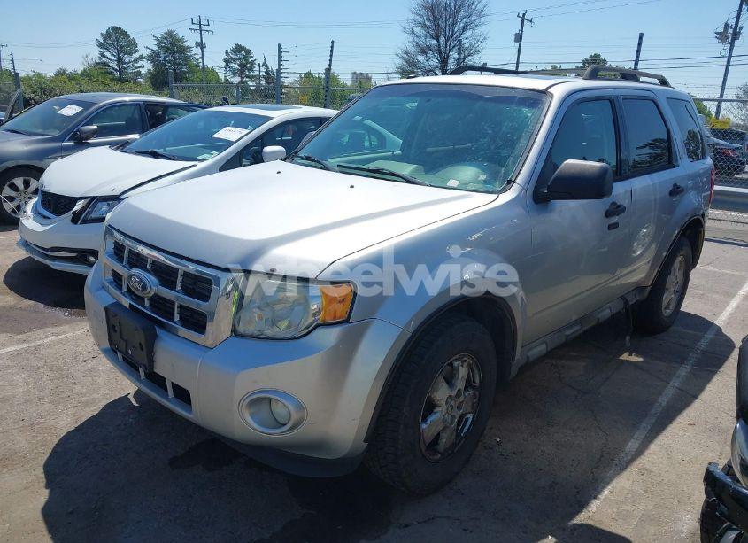 Photo 2 of 2010 Ford Escape XLT (VIN 1FMCU0D77AKB31632)