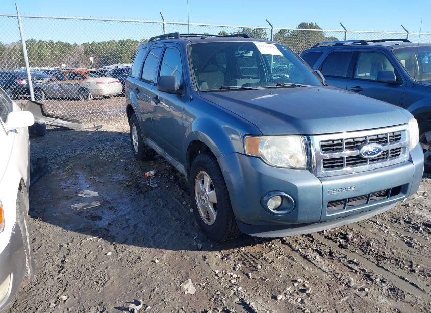 2010 Ford Escape XLT (VIN 1FMCU0D77AKD30602) main photo