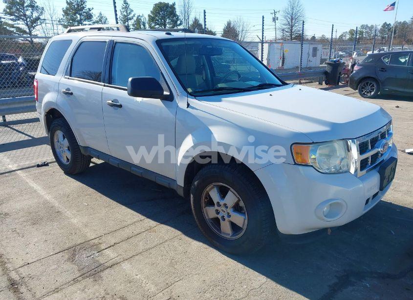 2010 Ford Escape XLT (VIN 1FMCU0D77AKD38652) main photo