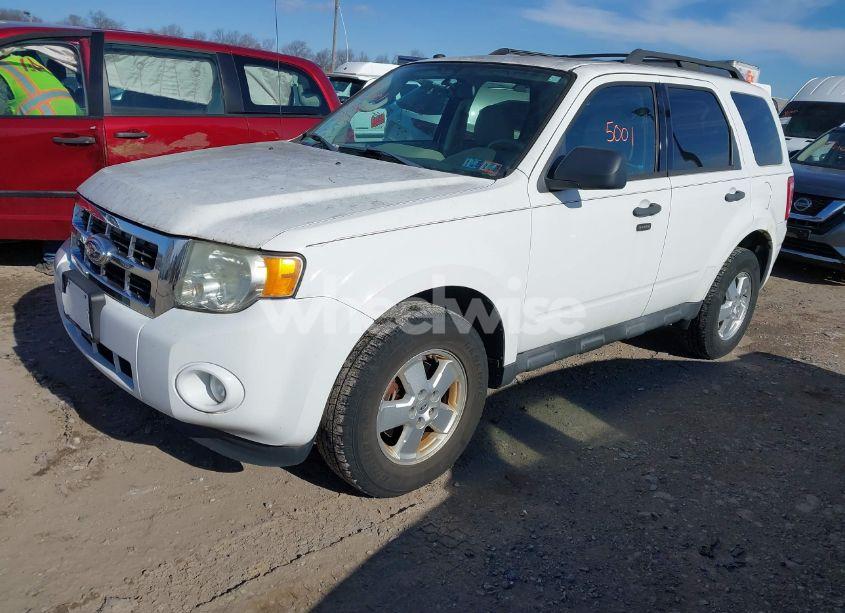 Photo 2 of 2011 Ford Escape XLT (VIN 1FMCU0D77BKB37190)